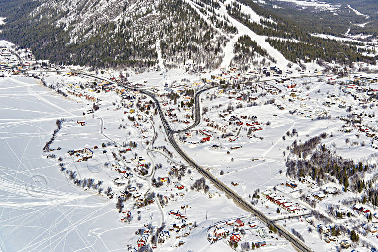 Flygfoto över Funäsdalen drönarbild, drönarbilder, drönarfoto, flygbild, flygbilder, Flygfoto, flygfoton, funäsdalen, Härjedalen, samhällen, vinter