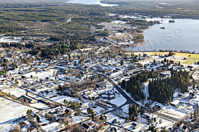 Flygfoto över Föllinge drönarbild, drönarbilder, drönarfoto, flygbild, flygbilder, Flygfoto, flygfoton, Föllinge, Föllingesjön, höst, Jämtland, samhällen
