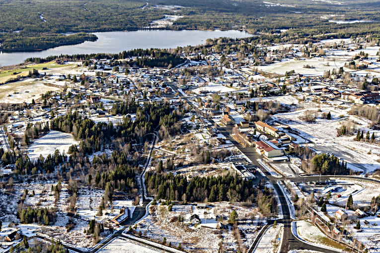 Flygfoto över Föllinge drönarbild, drönarbilder, drönarfoto, flygbild, flygbilder, Flygfoto, flygfoton, Föllinge, Föllingesjön, höst, Jämtland, samhällen