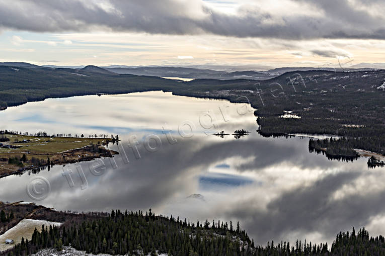 Flygfoto över Gunnarvattnet bleka, drönarbild, drönarbilder, drönarfoto, flygbild, flygbilder, Flygfoto, flygfoton, Gunnarvattnet, Jämtland, Landskap, sjö, spegelblank, vildmarkssjö, ödemarkssjö