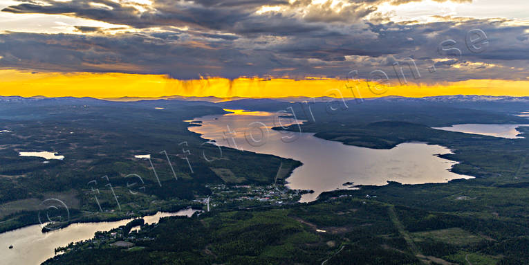 Flygfoto över Gäddede drönarbilder, drönarfoto, fjällbilder, flygbild, flygbilder, Flygfoto, flygfoton, Frostviken, Gäddede, Hetögeln, Jämtland, Kvarnbergsvattnet, samhällen, sommar, Ströms Vattudal
