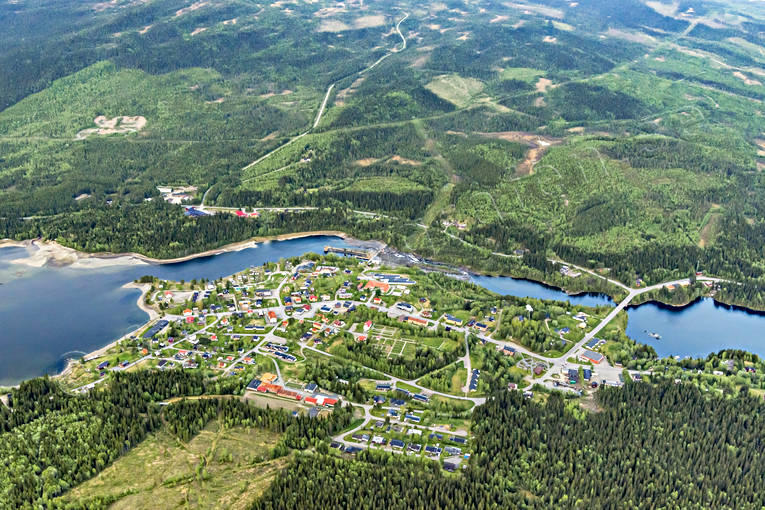 Flygfoto över Gäddede drönarbilder, drönarfoto, flygbild, flygbilder, Flygfoto, flygfoton, Frostviken, Gäddede, Jämtland, kraftstation, samhällen, sommar, Ströms Vattudal, vattenkraft