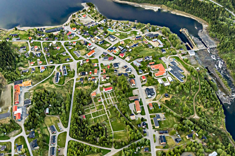 Flygfoto över Gäddede drönarbilder, drönarfoto, flygbild, flygbilder, Flygfoto, flygfoton, Frostviken, Gäddede, Jämtland, kraftstation, samhällen, sommar, Ströms Vattudal, vattenkraft