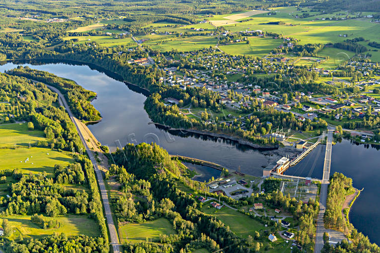 Flygfoto över Hammarstrand drönarbild, drönarbilder, drönarfoto, flygbild, flygbilder, Flygfoto, flygfoton, Hammarstrand, Indalsälven, Jämtland, samhällen, älvar