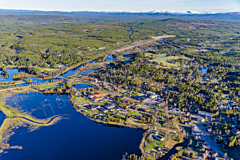 Flygfoto över Idre Dalarna, drönarbilder, drönarfoto, flygbild, flygbilder, Flygfoto, flygfoton, flygfält, Idre, Idresjön, samhällen, vår