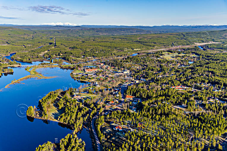 Flygfoto över Idre Dalarna, drönarbilder, drönarfoto, flygbild, flygbilder, Flygfoto, flygfoton, flygfält, Idre, samhällen, vår