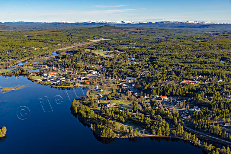 Flygfoto över Idre Dalarna, drönarbild, drönarbilder, drönarfoto, flygbild, flygbilder, Flygfoto, flygfoton, flygfält, Idre, Idresjön, samhällen, vår