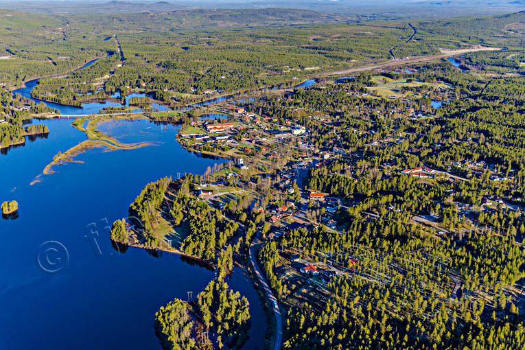 Flygfoto över Idre Dalarna, drönarbilder, drönarfoto, flygbild, flygbilder, Flygfoto, flygfoton, flygfält, Idre, Idresjön, samhällen, vår