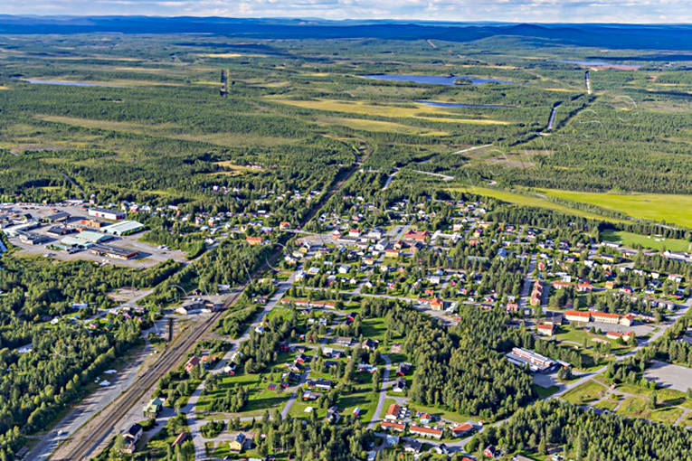 Flygfoto över Jörn banvall, drönarbilder, drönarfoto, flygbild, flygbilder, Flygfoto, flygfoton, järnväg, Jörn, samhällen, sommar, Västerbotten