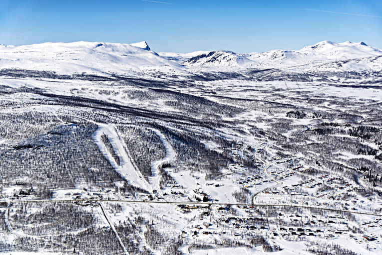 Flygfoto över Klimpfjäll drönarbilder, drönarfoto, flygbild, flygbilder, Flygfoto, flygfoton, Klimpfjäll, lappland, nedfarter, samhällen, skidbackar, skidort, vinter