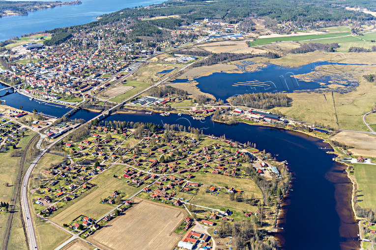Flygfoto över Leksand Dalarna, drönarbilder, drönarfoto, flygbild, flygbilder, Flygfoto, flygfoton, Leksand, Limsjön, samhälle, samhällen, vår, Österdalälven, Övermo