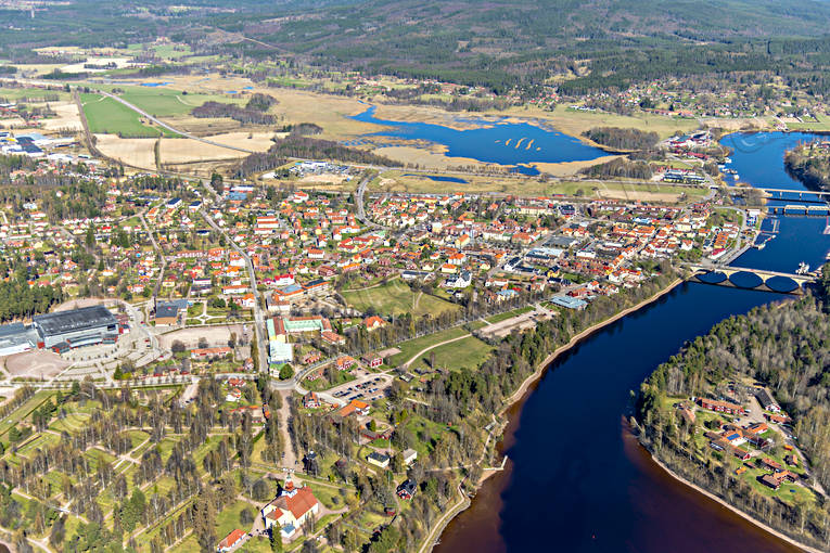 Flygfoto över Leksand Dalarna, drönarbilder, drönarfoto, flygbild, flygbilder, Flygfoto, flygfoton, kyrka, kyrkor, Leksand, samhälle, samhällen, vår