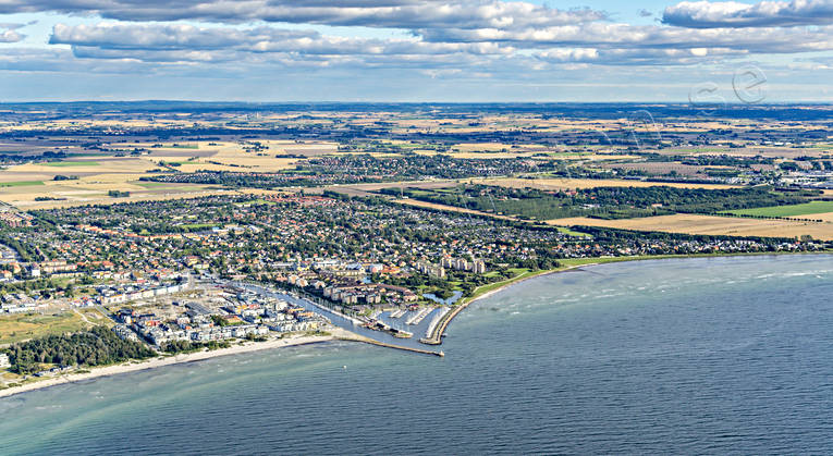 Flygfoto över Lomma drönarbilder, drönarfoto, flygbild, flygbilder, Flygfoto, flygfoton, hamn, Höje, Lomma, Lommabukten, Malmö, Skåne, småbåtshamn, sommar, Strandhusen, städer