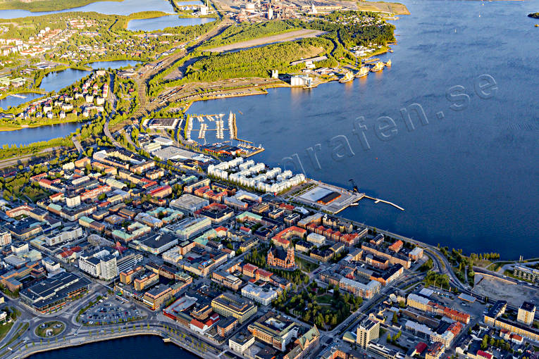 Flygfoto över Luleå Domkyrkan, drönarbilder, drönarfoto, flygbild, flygbilder, Flygfoto, flygfoton, Luleå, Norrbotten, sommar, städer