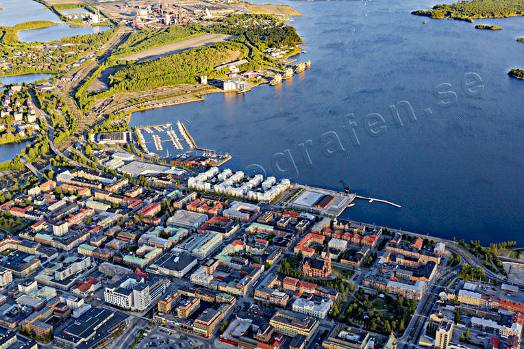 Flygfoto över Luleå Domkyrkan, drönarbilder, drönarfoto, flygbild, flygbilder, Flygfoto, flygfoton, Luleå, Norrbotten, sommar, städer