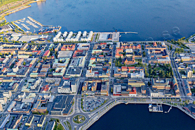 Flygfoto över Luleå Domkyrkan, drönarbilder, drönarfoto, flygbild, flygbilder, Flygfoto, flygfoton, Luleå, Norrbotten, sommar, städer