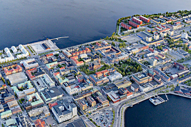Flygfoto över Luleå Domkyrkan, drönarbilder, drönarfoto, flygbild, flygbilder, Flygfoto, flygfoton, Luleå, Norrbotten, sommar, städer