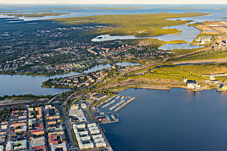 Flygfoto över Luleå drönarbilder, drönarfoto, flygbild, flygbilder, Flygfoto, flygfoton, gästhamn, Luleå, Norrbotten, småbåtshamn, sommar, städer, Södra hamnen