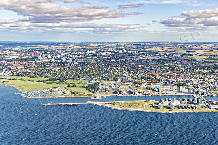 Flygfoto över Malmö drönarbilder, drönarfoto, flygbild, flygbilder, Flygfoto, flygfoton, Limhamnsfältet, Malmö, Skåne, småbåtshamn, sommar, städer, Västra förstaden, Ön