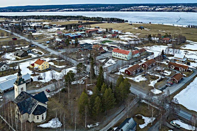 Flygfoto över Marieby byar, drönarbild, drönarbilder, drönarfoto, flygbild, flygbilder, Flygfoto, flygfoton, Jämtland, kyrka, kyrkor, Marieby, samhällen, vår