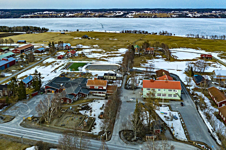 Flygfoto över Marieby byar, dagis, drönarbild, drönarbilder, drönarfoto, flygbild, flygbilder, Flygfoto, flygfoton, Jämtland, Marieby, samhällen, skola, vår