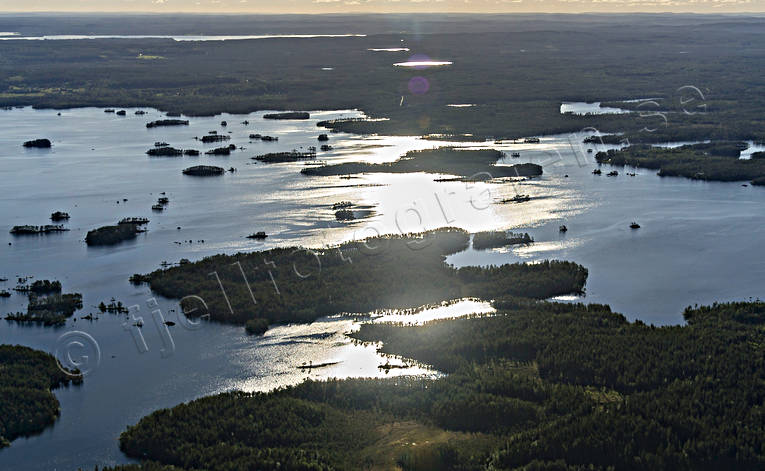 Flygfoto över Näkten drönarbild, drönarbilder, drönarfoto, flygbild, flygbilder, Flygfoto, flygfoton, Jämtland, Landskap, motljus, Näkten, skärgård, småöar, sommar, öar