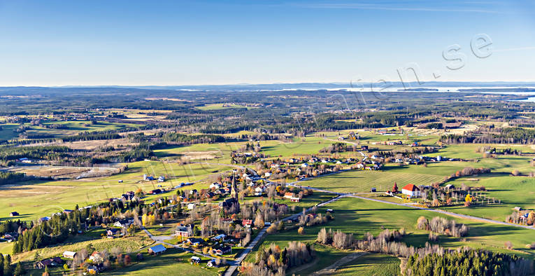 Flygfoto över Oviken dagbrott, drönarbild, drönarbilder, drönarfoto, flygbild, flygbilder, Flygfoto, flygfoton, fyndighet, gruva, gruvdrift, höst, Jämtland, kobolt, kyrka, kyrkor, Myrviken, Oviken, samhällen, uran, vanadin