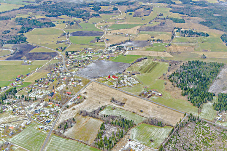 Flygfoto över Oviken drönarbilder, drönarfoto, flygbild, flygbilder, Flygfoto, flygfoton, höst, Jämtland, kyrka, kyrkor, Oviken, samhällen