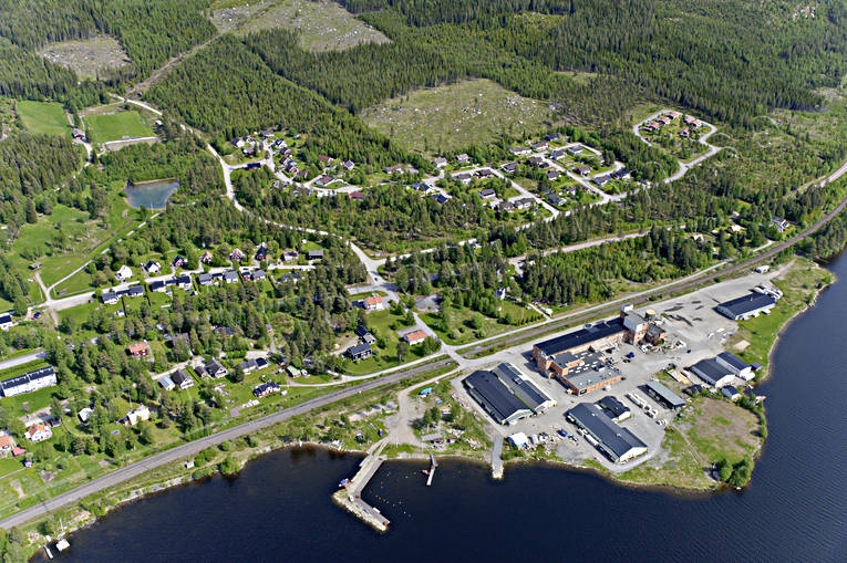 Flygfoto över Pilgrimstad anläggningar, drönarbilder, drönarfoto, fabriksområde, flygbild, flygbilder, Flygfoto, flygfoton, Jämtland, Pilgrimstad, samhällen, sommar