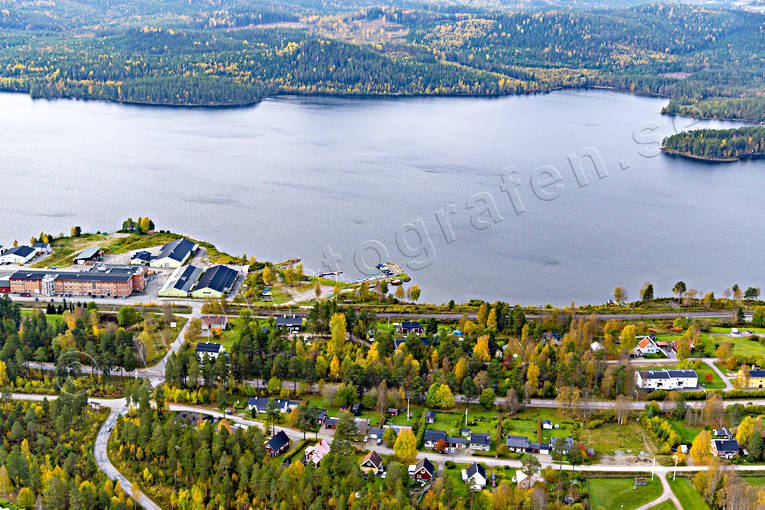 Flygfoto över Pilgrimstad drönarbilder, drönarfoto, flygbild, flygbilder, Flygfoto, flygfoton, höst, Jämtland, Pilgrimstad, Revsundssjön, samhällen