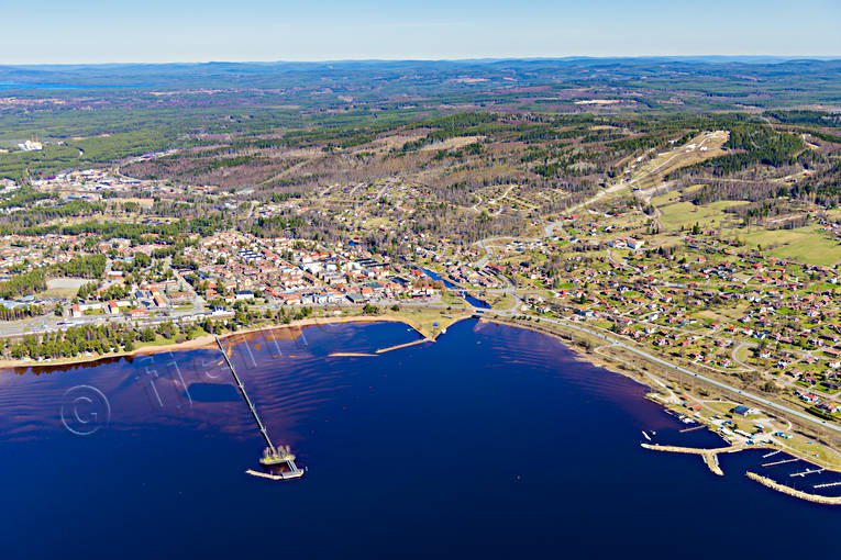 Flygfoto över Rättvik bad, Dalarna, drönarbilder, drönarfoto, flygbild, flygbilder, Flygfoto, flygfoton, Långbryggan, Rättvik, samhällen, sandstrand, Siljan, strand, vår
