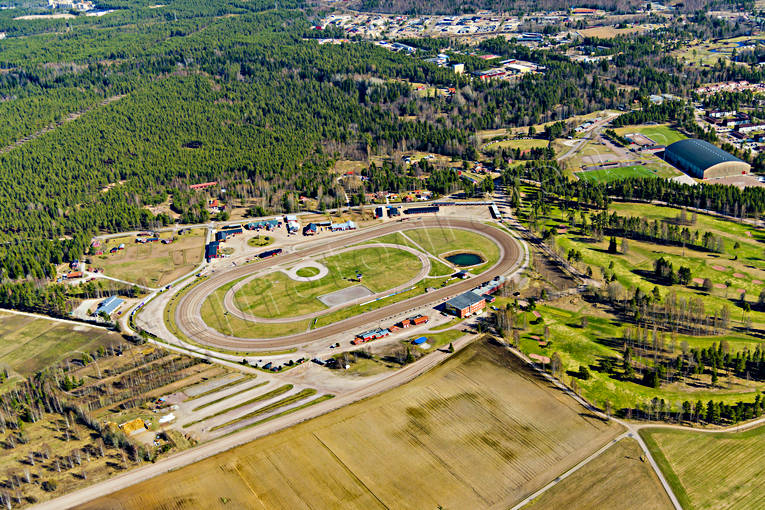 Flygfoto över Rättvik Dalarna, Dalatravet, drönarbilder, drönarfoto, flygbild, flygbilder, Flygfoto, flygfoton, Rättvik, samhällen, travbana, vår