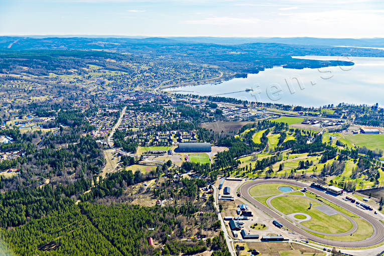 Flygfoto över Rättvik Dalarna, Dalatravet, drönarbilder, drönarfoto, flygbild, flygbilder, Flygfoto, flygfoton, Rättvik, samhällen, Siljan, travbana, vår