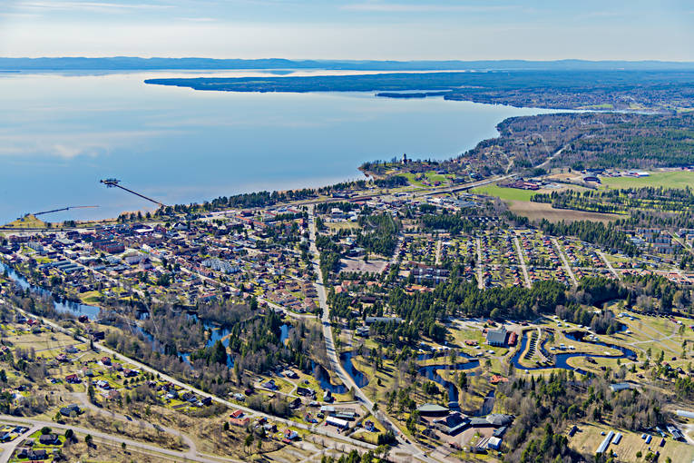 Flygfoto över Rättvik Dalarna, drönarbilder, drönarfoto, flygbild, flygbilder, Flygfoto, flygfoton, Långbryggan, Rättvik, samhällen, Siljan, vår