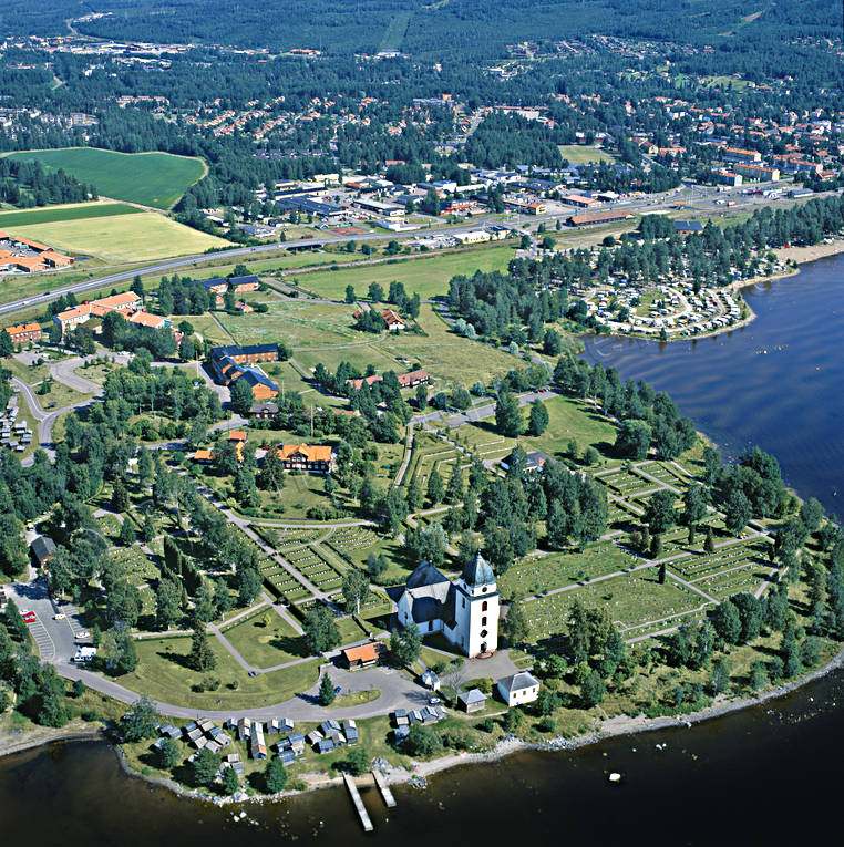 Flygfoto över Rättvik bybyggelse, Dalarna, drönarbilder, drönarfoto, flygbild, flygbilder, Flygfoto, flygfoton, kyrka, kyrkan, kyrkor, Rättvik, samhälle, samhällen, Siljan, sommar