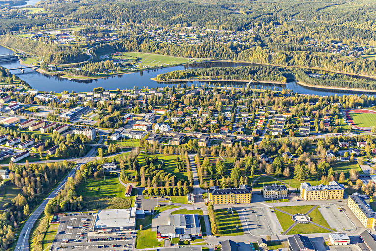 Flygfoto över Sollefteå drönarbilder, drönarfoto, flygbild, flygbilder, Flygfoto, flygfoton, garnisonsstad, höst, Risön, samhällen, Solatunum, Sollefteå, Ångermanland, Ångermanälven
