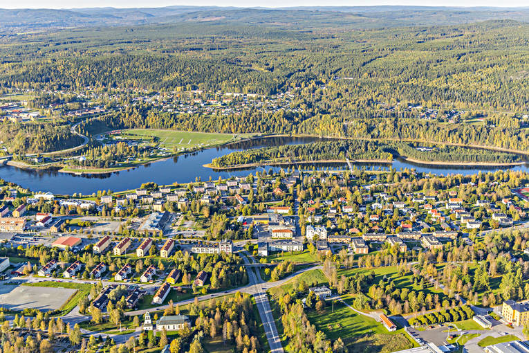 Flygfoto över Sollefteå drönarbilder, drönarfoto, flygbild, flygbilder, Flygfoto, flygfoton, garnisonsstad, höst, Risön, samhällen, Solatunum, Sollefteå, Ångermanland, Ångermanälven