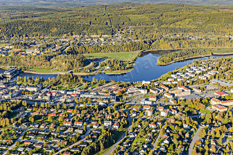 Flygfoto över Sollefteå drönarbilder, drönarfoto, flygbild, flygbilder, Flygfoto, flygfoton, garnisonsstad, höst, Risön, samhällen, Solatunum, Sollefteå, Ångermanland, Ångermanälven