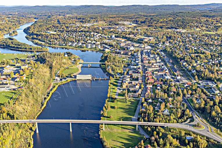 Flygfoto över Sollefteå drönarbilder, drönarfoto, flygbild, flygbilder, Flygfoto, flygfoton, garnisonsstad, höst, kraftverk, samhällen, Solatunum, Sollefteå, Ångermanland, Ångermanälven