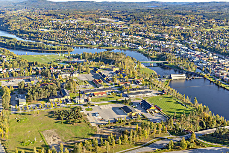 Flygfoto över Sollefteå drönarbilder, drönarfoto, flygbild, flygbilder, Flygfoto, flygfoton, garnisonsstad, höst, kraftverk, samhällen, Solatunum, Sollefteå, Ångermanland, Ångermanälven