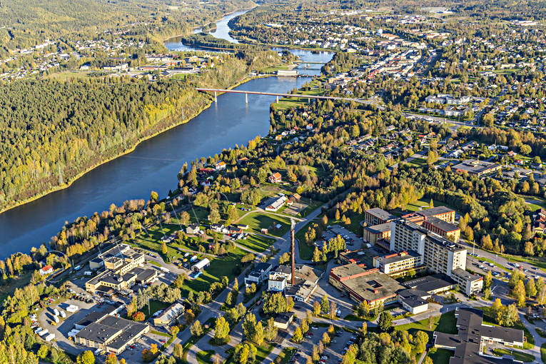 Flygfoto över Sollefteå drönarbilder, drönarfoto, flygbild, flygbilder, Flygfoto, flygfoton, garnisonsstad, höst, samhällen, Solatunum, Sollefteå, Ångermanland, Ångermanälven