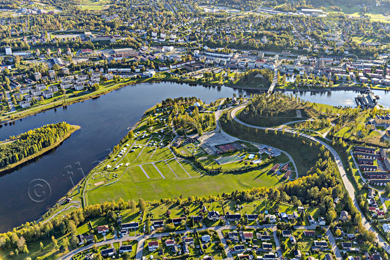 Flygfoto över Sollefteå drönarbilder, drönarfoto, flygbild, flygbilder, Flygfoto, flygfoton, garnisonsstad, höst, Risön, samhällen, Solatunum, Sollefteå, Ångermanland, Ångermanälven