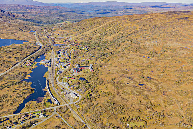 Flygfoto över Storlien anläggningar, drönarbild, drönarbilder, drönarfoto, flygbild, flygbilder, Flygfoto, flygfoton, högfjällshotellet, höst, Jämtland, samhällen, Storlien, vintersportort