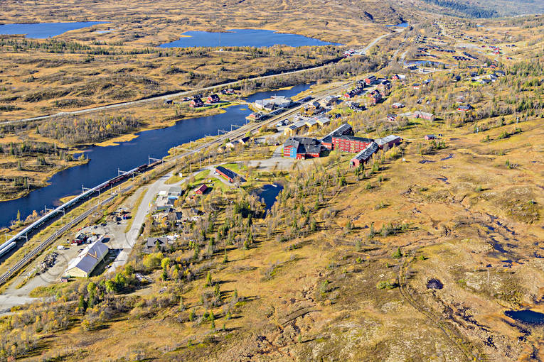 Flygfoto över Storlien anläggningar, drönarbild, drönarbilder, drönarfoto, flygbild, flygbilder, Flygfoto, flygfoton, högfjällshotellet, höst, Jämtland, samhällen, Storlien, vintersportort
