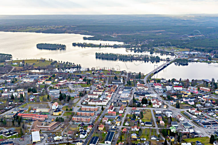 Flygfoto över Strömsund bro, drönarbilder, drönarfoto, flygbild, flygbilder, Flygfoto, flygfoton, höst, Jämtland, samhällen, Ströms Vattudal, Strömsund, Strömsundsbron, Vattudalen