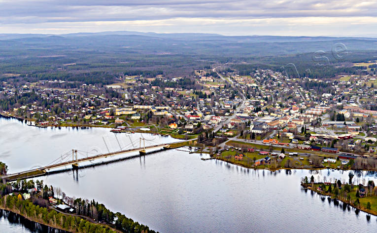 Flygfoto över Strömsund bro, drönarbilder, drönarfoto, flygbild, flygbilder, Flygfoto, flygfoton, höst, Jämtland, samhällen, Ströms Vattudal, Strömsund, Strömsundsbron, Vattudalen