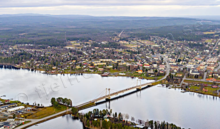 Flygfoto över Strömsund bro, drönarbilder, drönarfoto, flygbild, flygbilder, Flygfoto, flygfoton, höst, Jämtland, samhällen, Ströms Vattudal, Strömsund, Strömsundsbron, Vattudalen