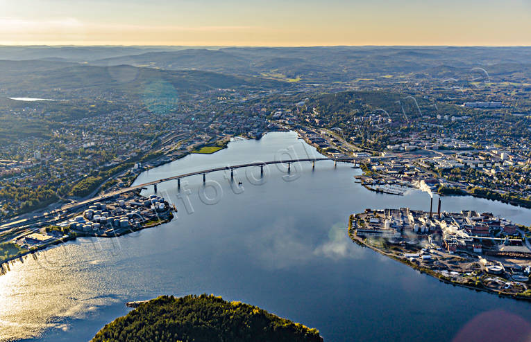 Flygfoto över Sundsvall drönarbilder, drönarfoto, flygbild, flygbilder, Flygfoto, flygfoton, höst, Medelpad, städer, Sundsvall, Sundsvallsbron, Sundsvallsfjärden