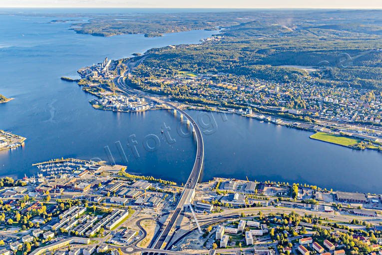 Flygfoto över Sundsvall drönarbilder, drönarfoto, flygbild, flygbilder, Flygfoto, flygfoton, höst, Medelpad, städer, Sundsvall, Sundsvallsbron, Sundsvallsfjärden