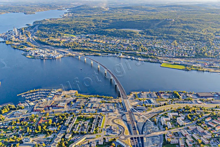 Flygfoto över Sundsvall drönarbilder, drönarfoto, flygbild, flygbilder, Flygfoto, flygfoton, höst, Medelpad, städer, Sundsvall, Sundsvallsbron, Sundsvallsfjärden